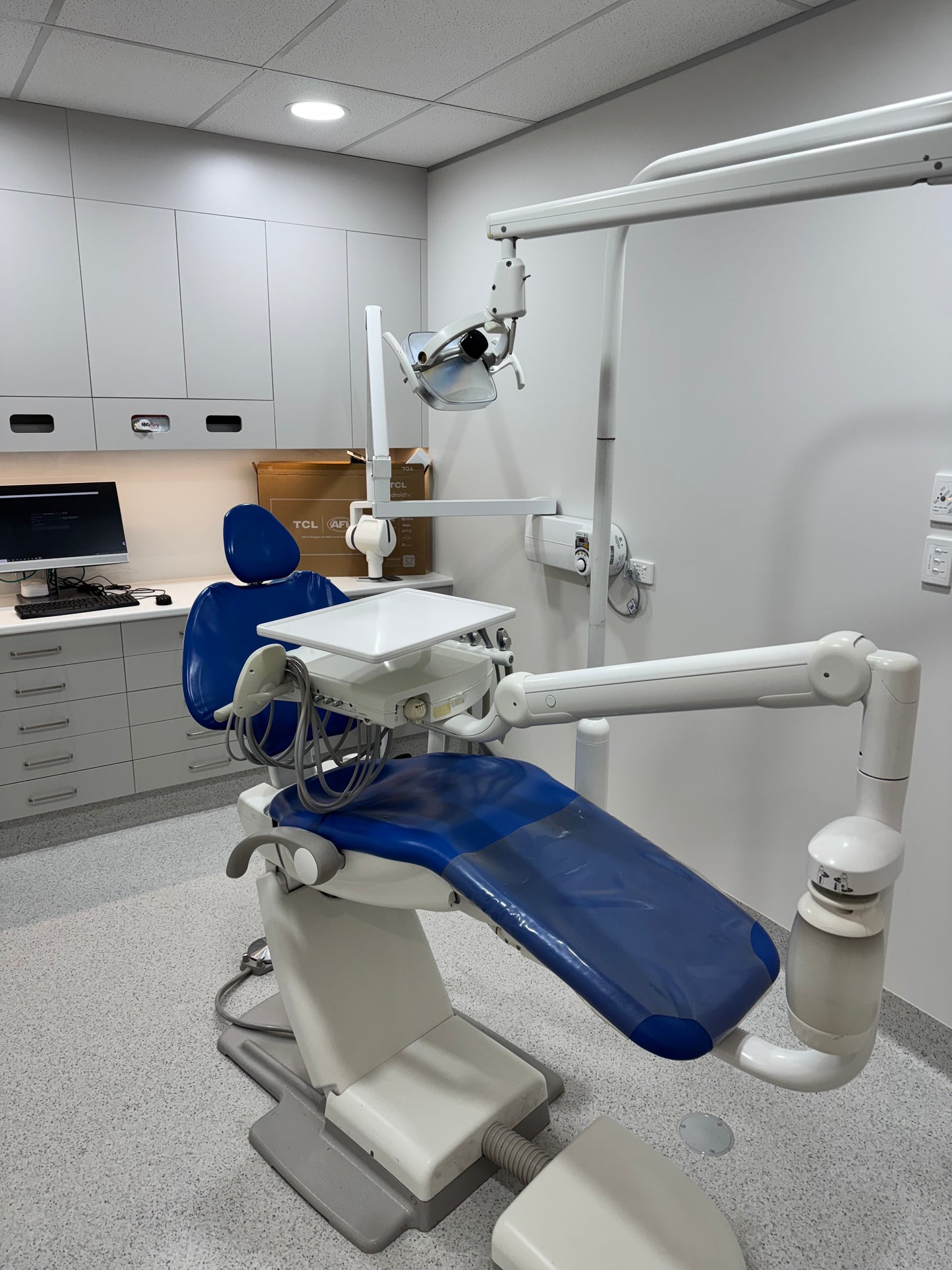 A-dec 511A Refurbished Base Chair Package - with Halogen Overhead Light